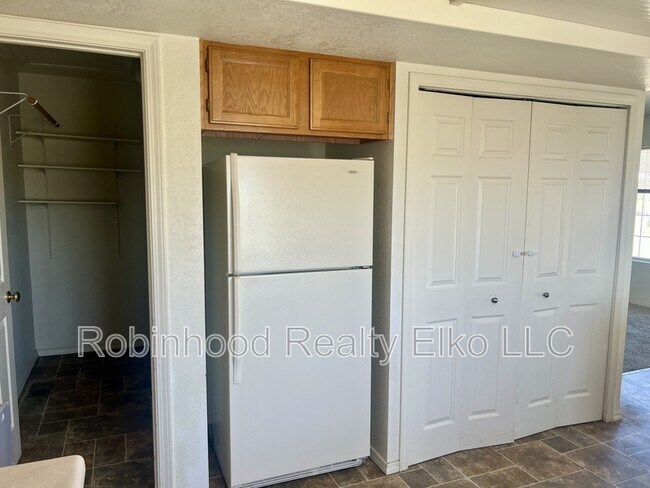 Building Photo - 132 Flora Pl