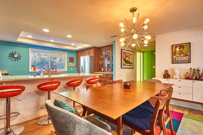 Building Photo - 4804 La Villa Marina