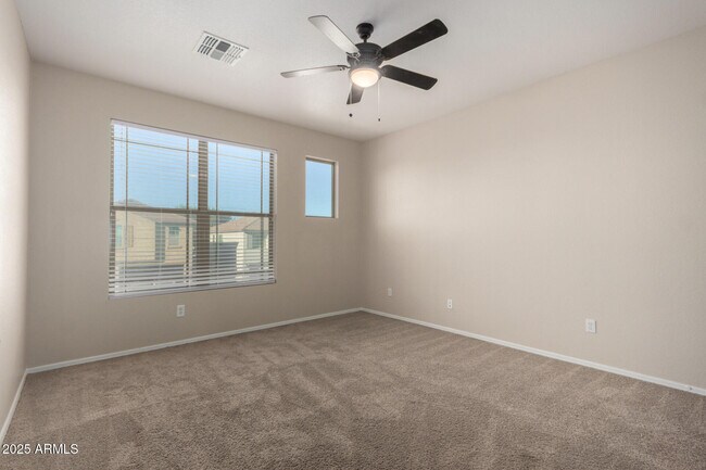 Building Photo - 1091 E Magnum Rd