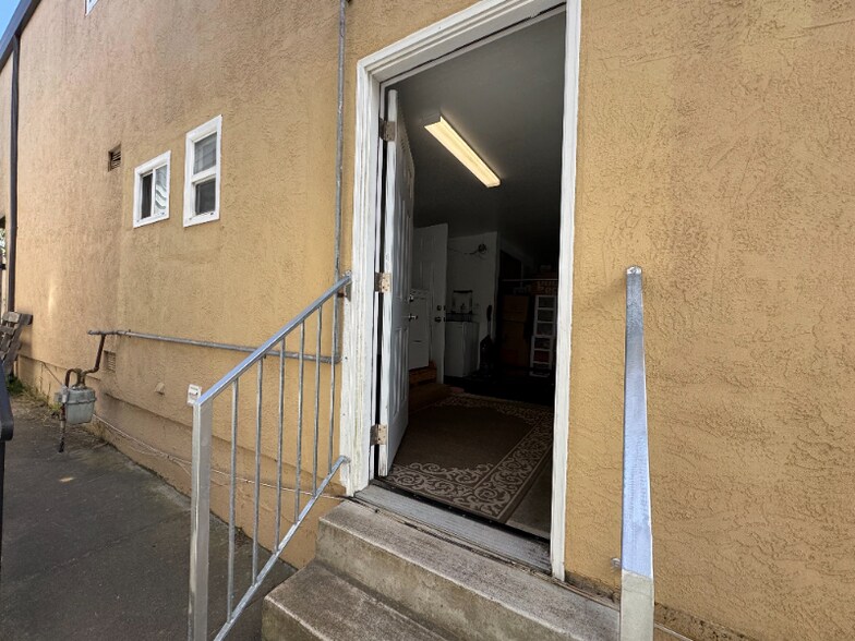 Building Photo - 127 Marbly Ave