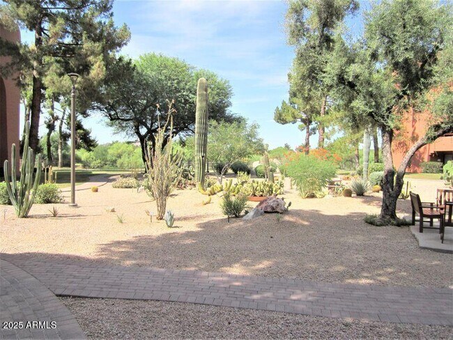 Building Photo - 4303 E Cactus Rd