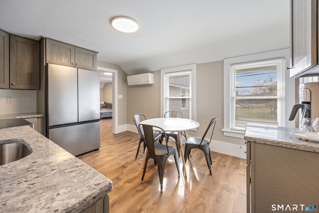 Building Photo - 3 Main St