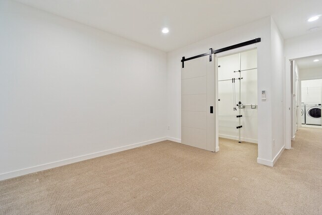 Building Photo - 2614 SW Nevada St