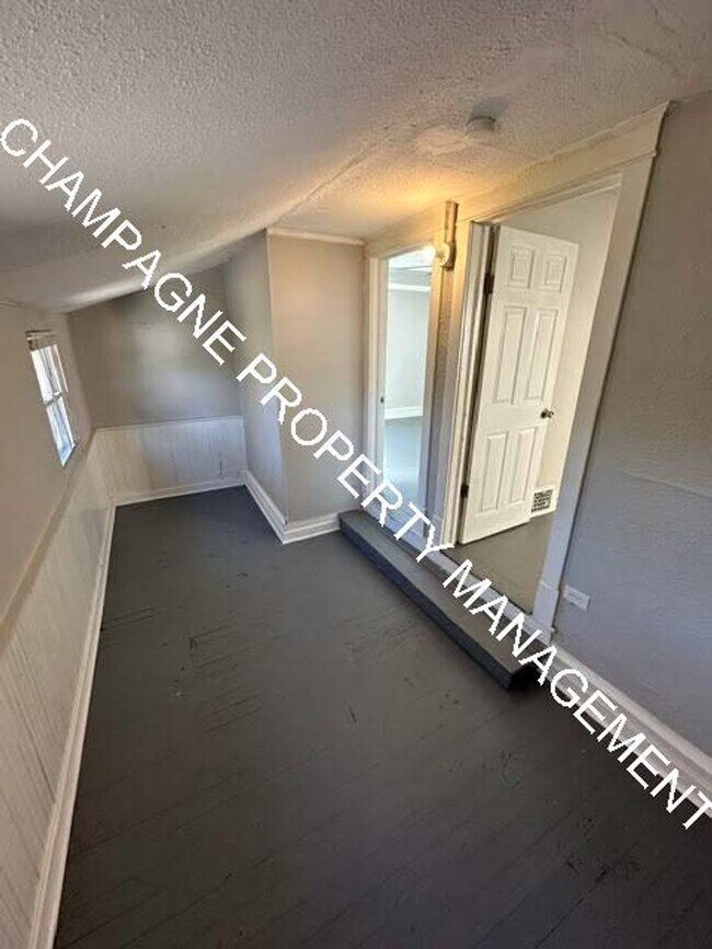 Building Photo - Updated Single Family Home in KC