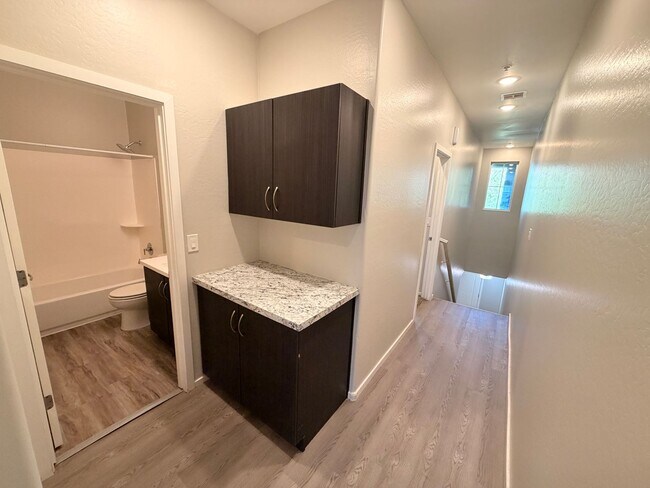 Building Photo - Spacious 3 Bedroom, 2.5 Bath Phoenix Townhome with *New Floors*