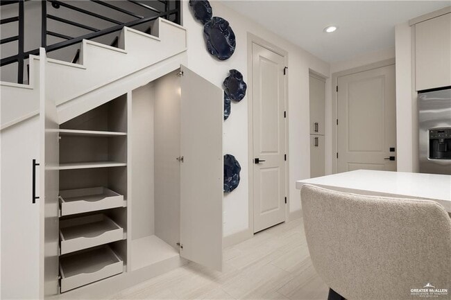 Building Photo - 22 Canary Ave