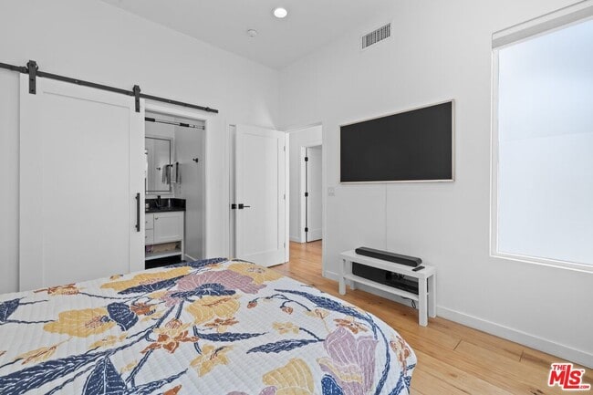 Building Photo - 3170 Glenmanor Pl
