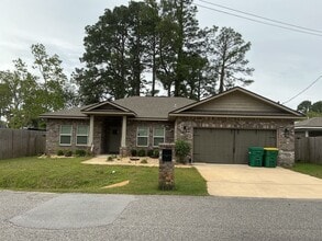 Building Photo - All Brick 4 Bedroom in Mary Esther!