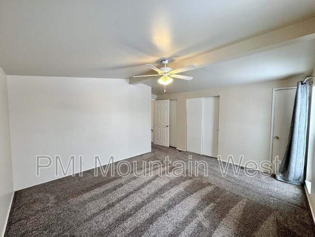 Building Photo - 4927 W Pavant Ave