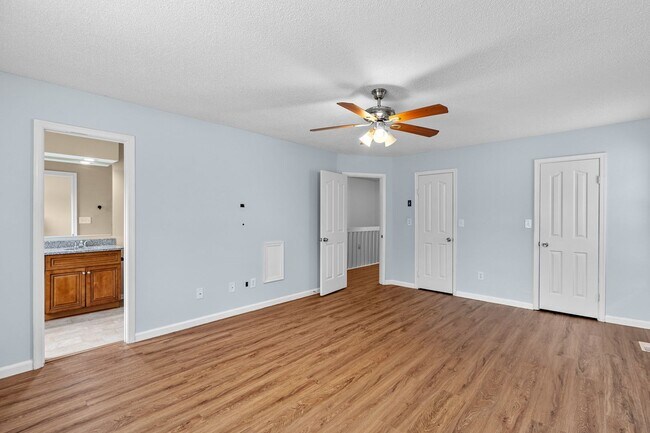 Building Photo - Stunning 2-bed condo in Virginia Beach