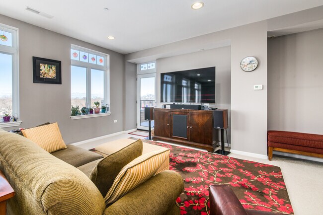 Building Photo - 120 N Northwest Hwy