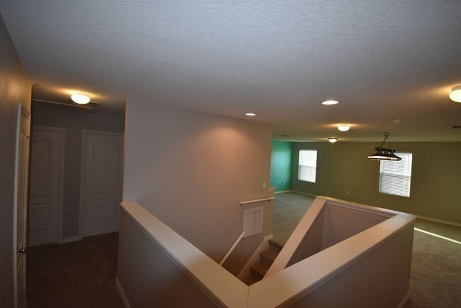 Building Photo - 4 Bed/3.5 Bath, Pool and Waterfront home, ...