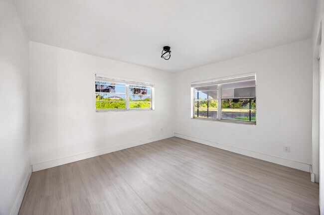 Building Photo - 3360 N 57th Dr