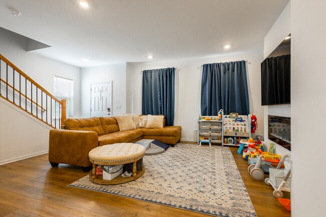 Building Photo - 1300 Kentwood Dr