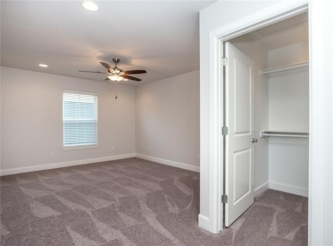 Building Photo - 6516 W Pleasant Way