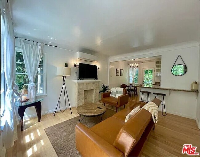 Primary Photo - 953 19th St
