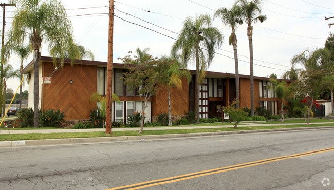 Primary Photo - The Cedarcrest