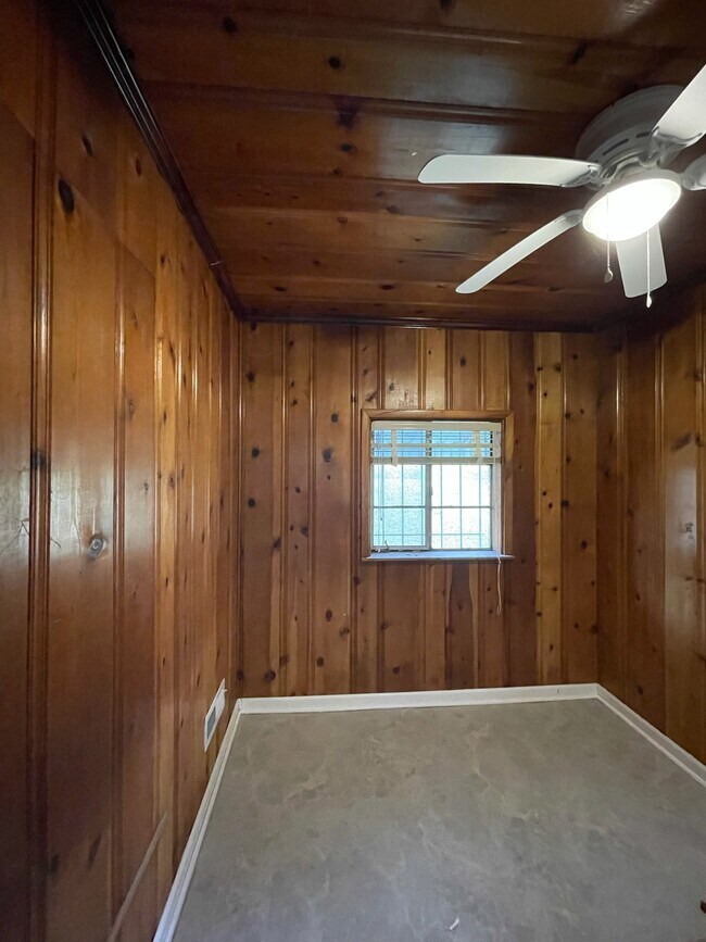 Building Photo - 613 Ledford St