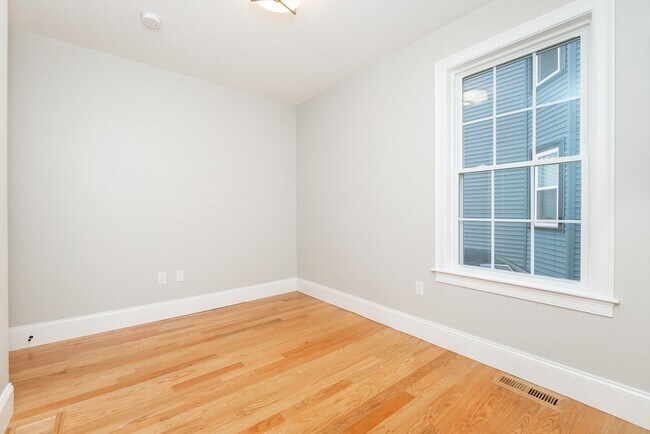 Building Photo - 20 Sheridan Ave