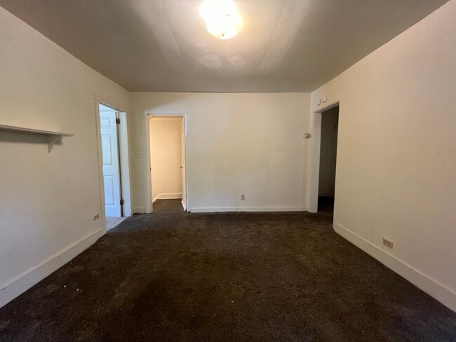 Building Photo - 1207 Sarah St