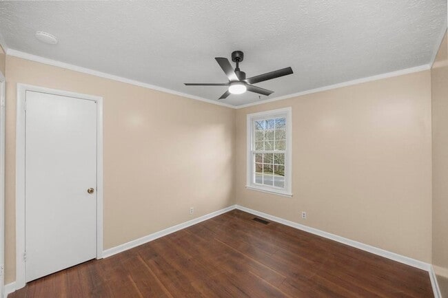 Building Photo - 703 Lucien Dr