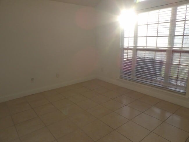 Building Photo - 5040 Capulet Cir