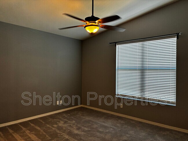 Building Photo - 10326 E Corbin Ave