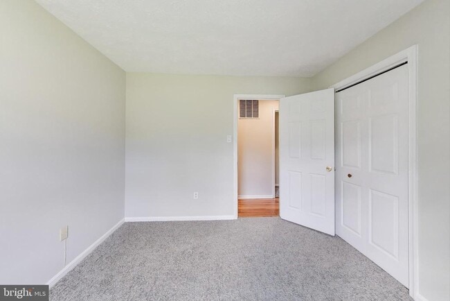 Building Photo - 8813 Francesca Dr