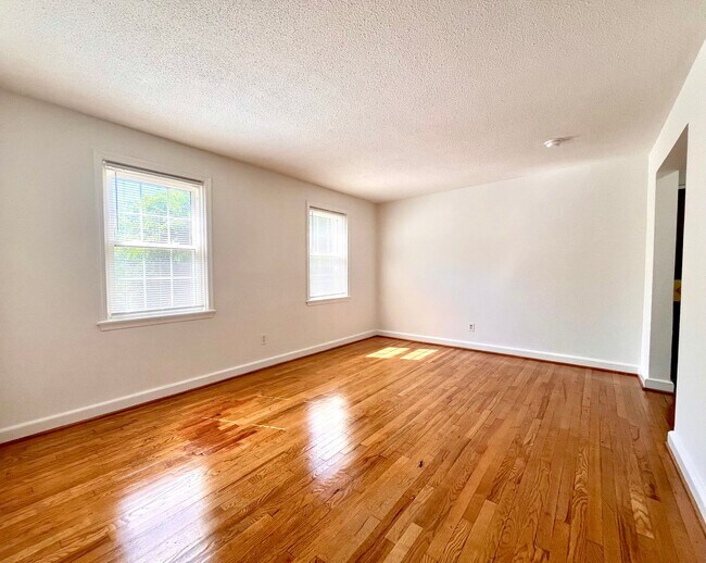 Building Photo - 2115 Suitland Terrace SE