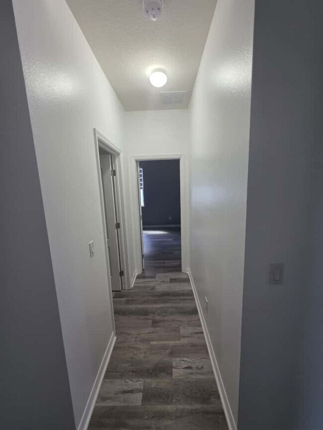 Building Photo - Beautiful house!  4/2 SINGLE FAMILY HOME