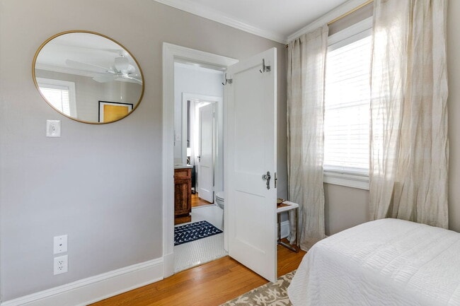 Building Photo - 5000 Bromley Ln