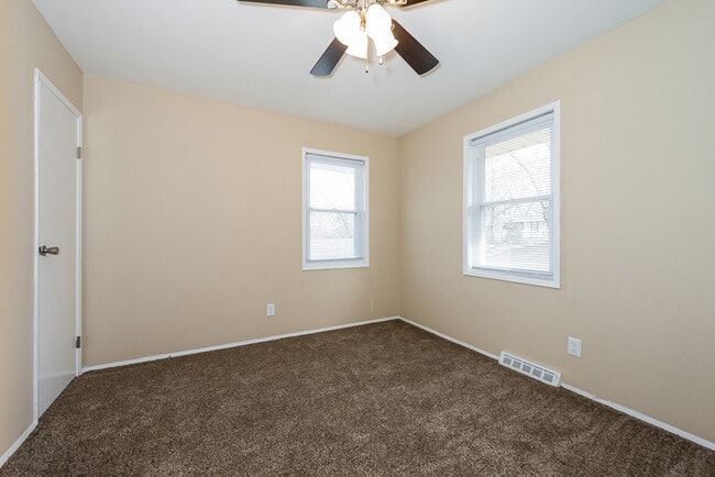 Building Photo - 4843 N Tullis Ave