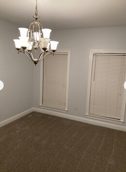 Building Photo - 6958 Summerset Dr