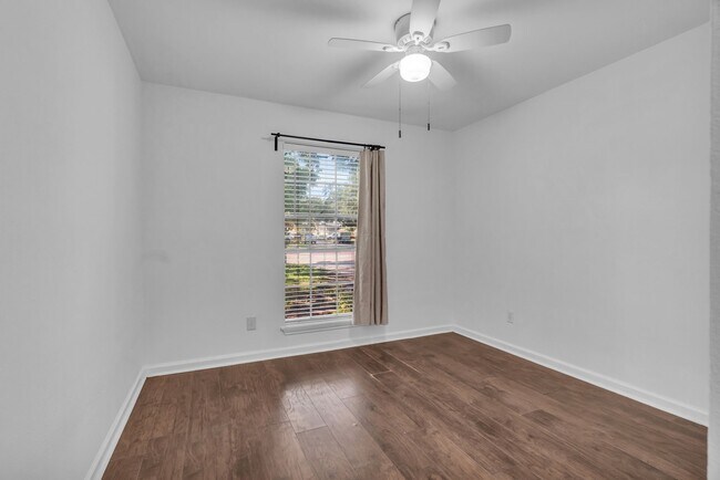 Building Photo - 5306 Town Park Blvd