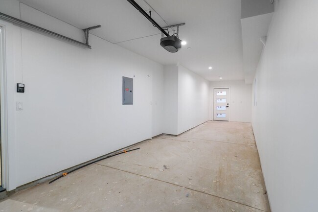 Building Photo - 4647 Pickford St