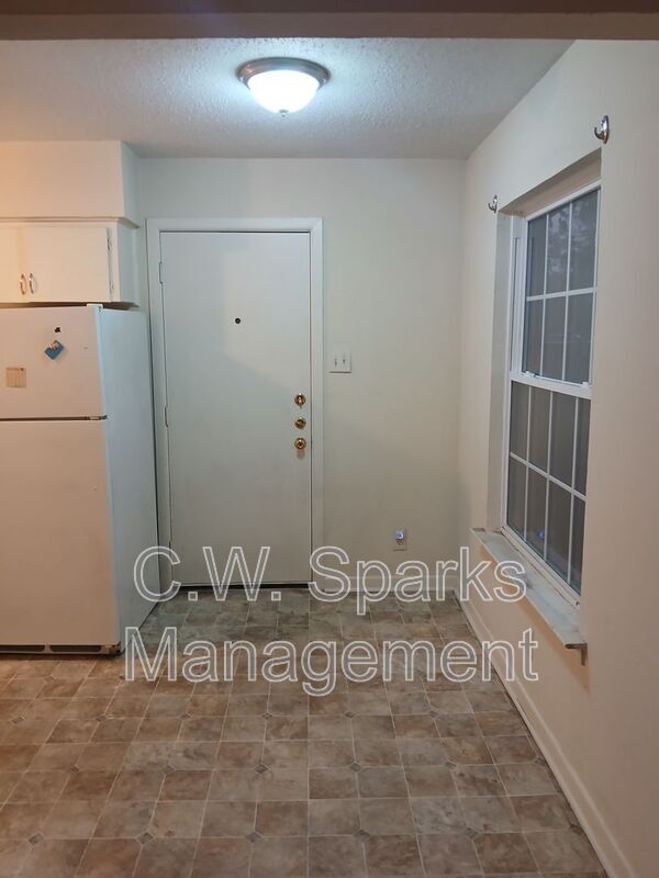 Building Photo - 3015 Avon St