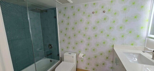 Building Photo - 1 SE 12th St