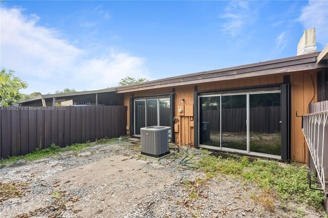 Building Photo - 2331 Dogwood Ct