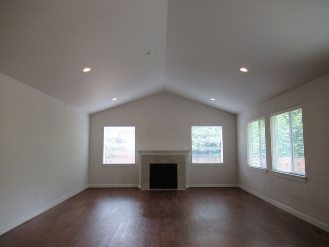 Building Photo - One level 2 bedroom, 2 bathroom home in North Bend