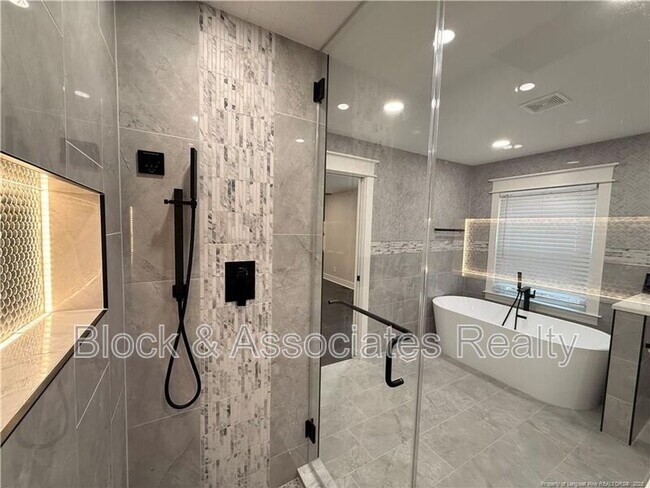 Building Photo - 1610 N Stonegate Dr