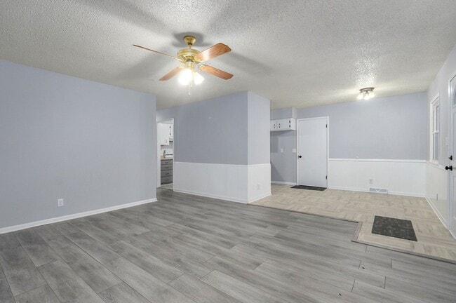 Building Photo - Newly Updated Home!