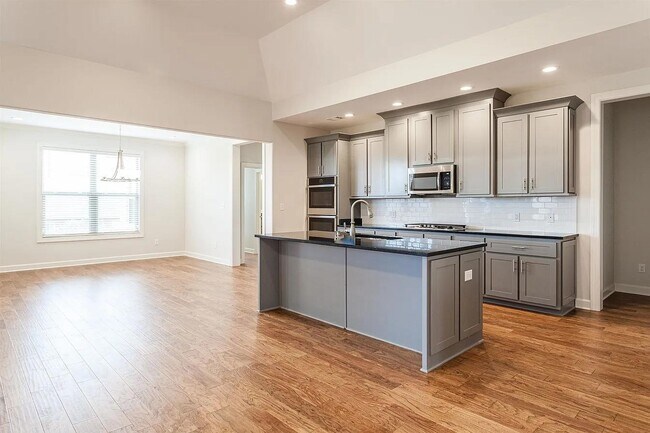 Building Photo - 499 Dogwood Valley Dr