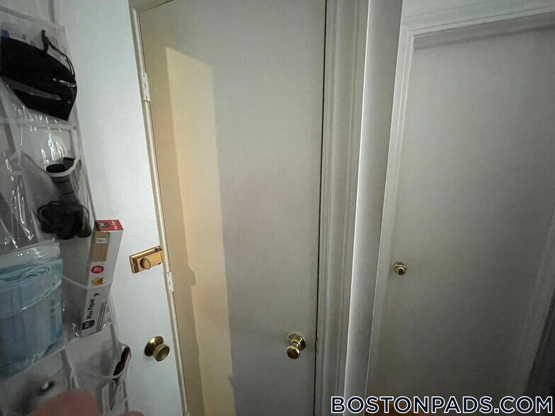 Building Photo - 405 Beacon St