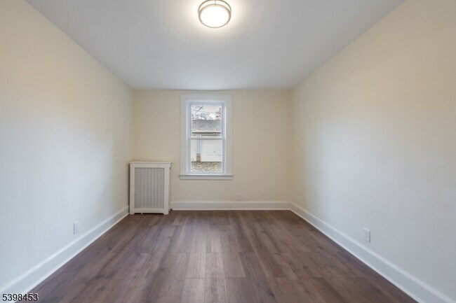 Building Photo - 160 Academy St