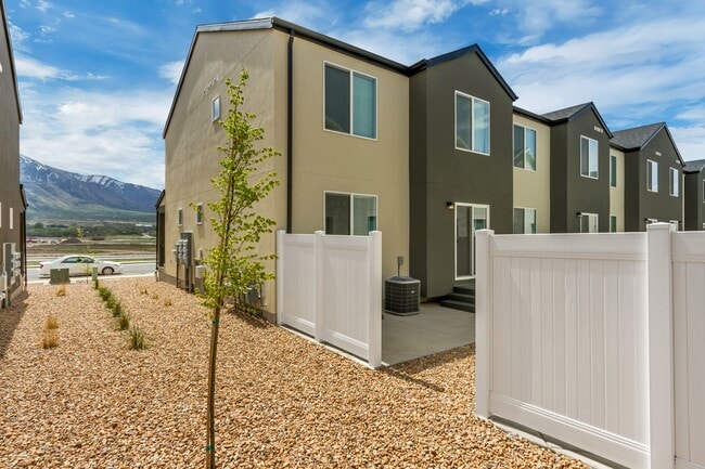 Building Photo - 1487 E 690 N