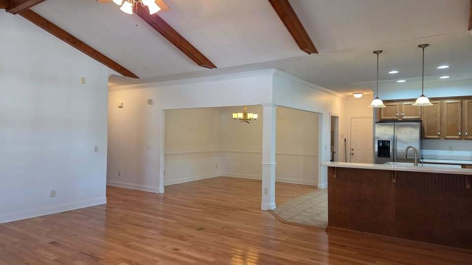 Building Photo - 324 Avenue of the Oaks