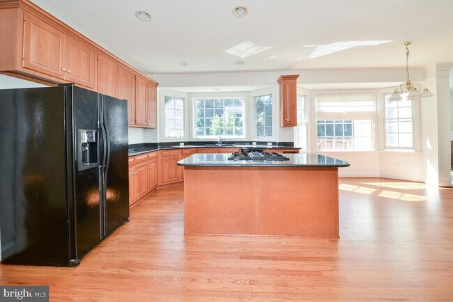 Building Photo - 855 Charwhit Ct