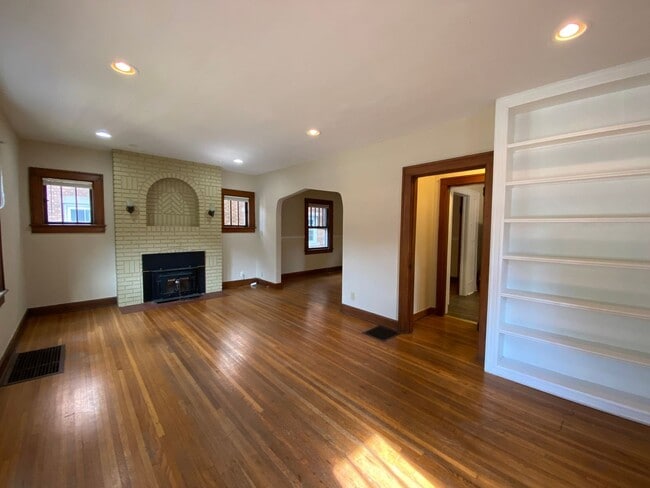 Building Photo - Available August 11th, 2026!