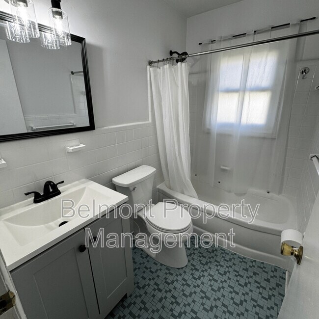Building Photo - 23960 Willowbrook Dr