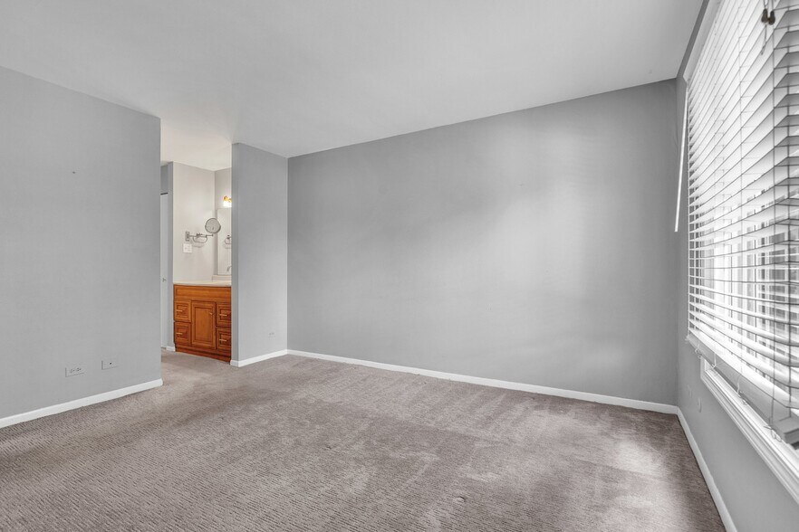Building Photo - 1719 Lakecliffe Dr
